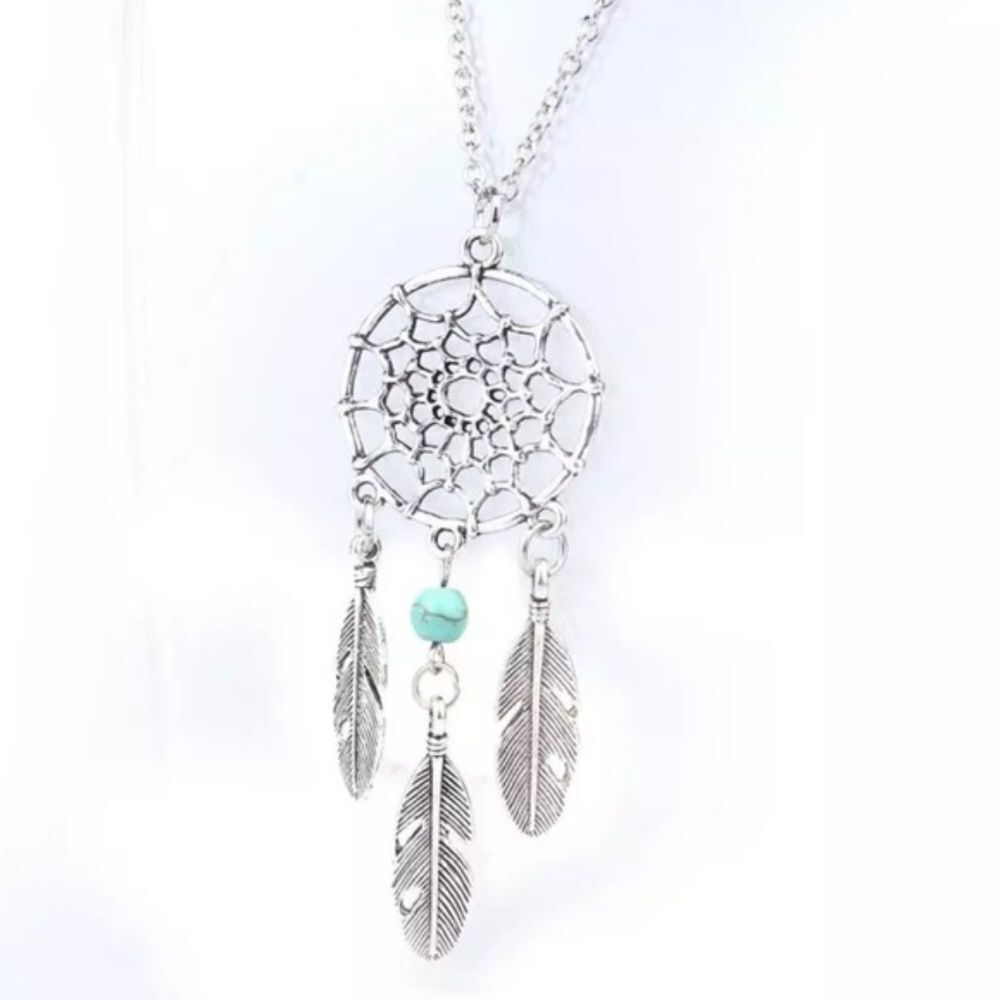 10/$25🦋 Be Still Boutique Dreamcatcher Necklace